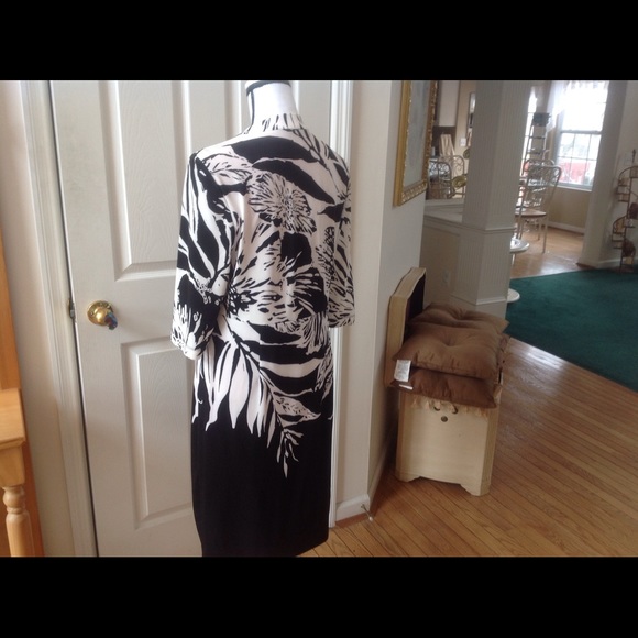 PRETTY BLACK & WHITE DRESS - Picture 2 of 4