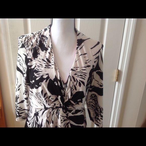 PRETTY BLACK & WHITE DRESS - Picture 3 of 4