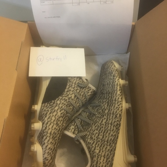 Yeezy turtle Dove Cleats.Og all. Need gone.