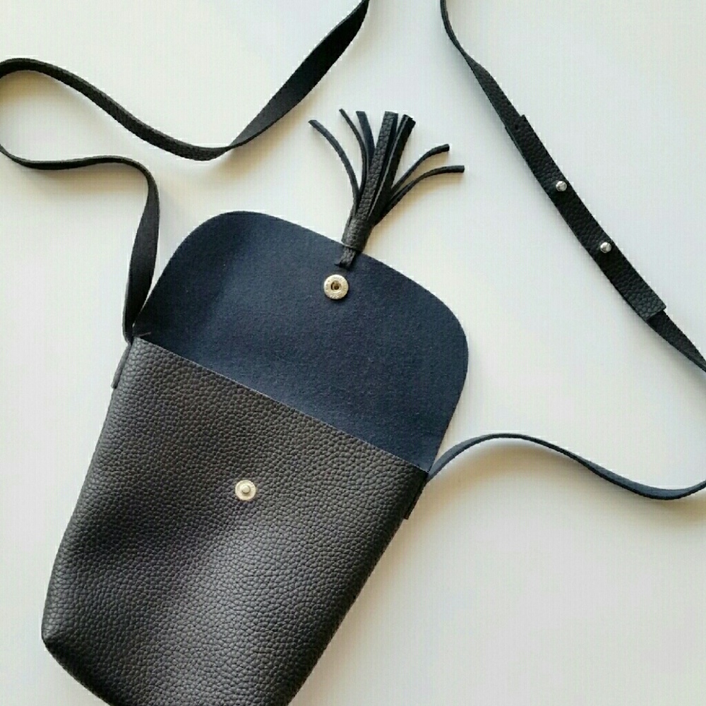 Vegan Leather Tassel Crossbody Bag - Picture 3 of 4