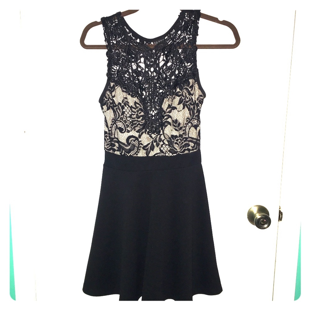 Flowy, formal black dress for any occasion!