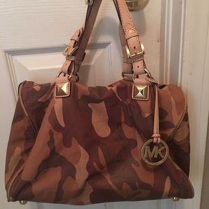 Camouflage large Michael Kors satchel🎉🎉