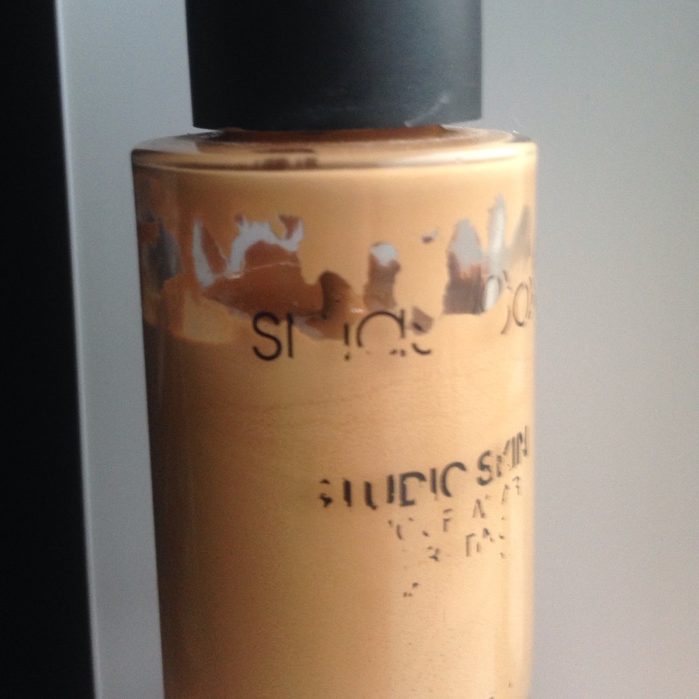 Smashbox studio skin foundation shade 2.3