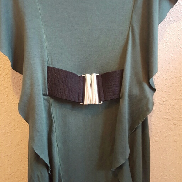 Elegant flutter sleeve dress - Picture 2 of 3