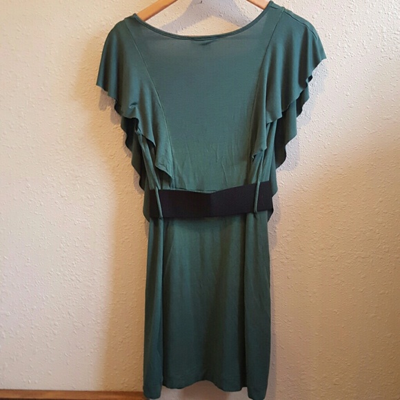 Elegant flutter sleeve dress - Picture 3 of 3