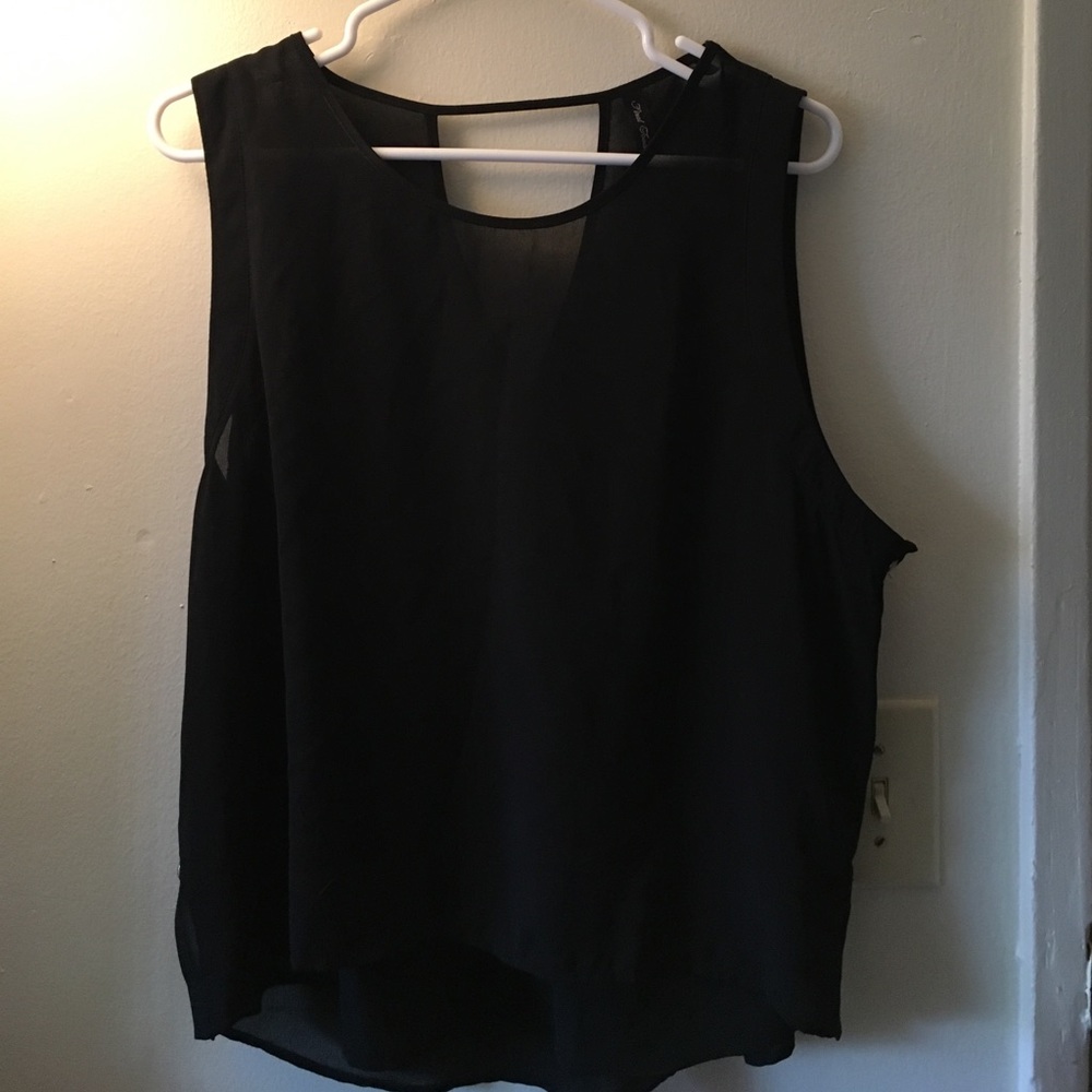 Black sleeveless  top
