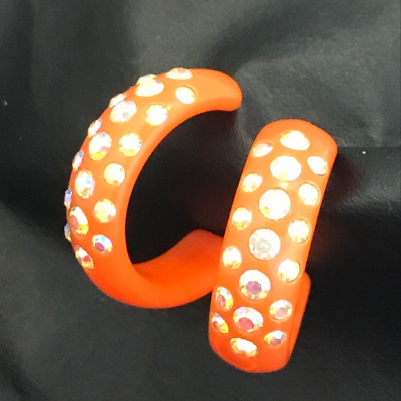 A MATCHING RING AND EARRING SET - Picture 3 of 5