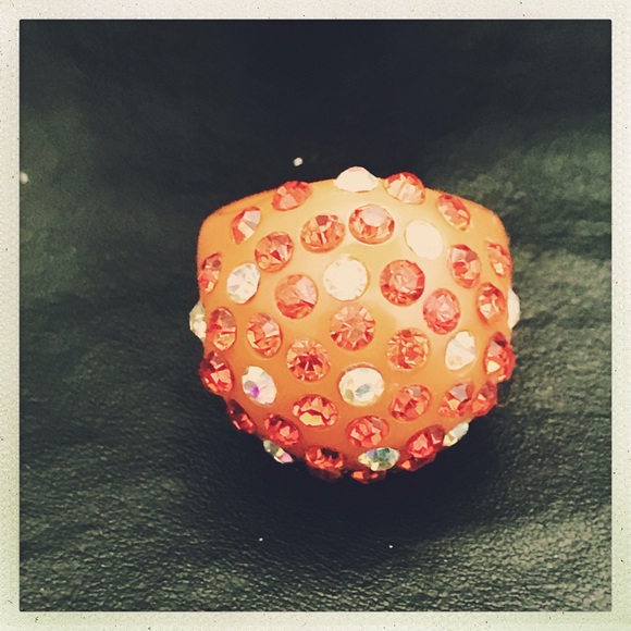 A MATCHING RING AND EARRING SET - Picture 4 of 5