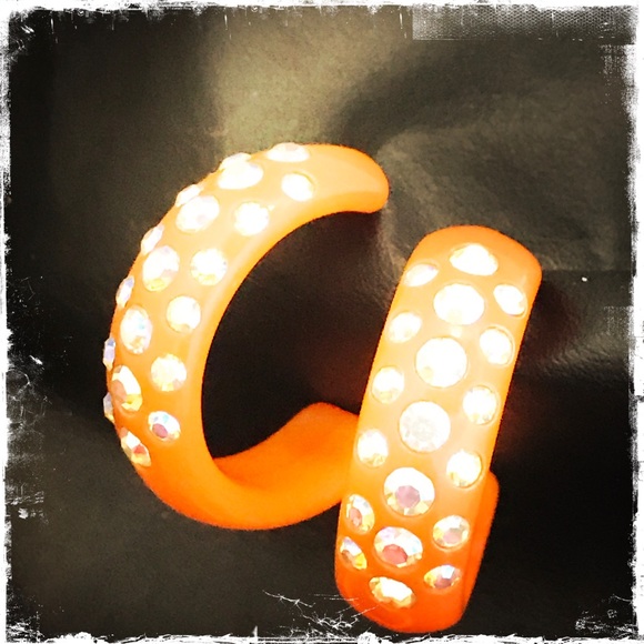 A MATCHING RING AND EARRING SET - Picture 5 of 5