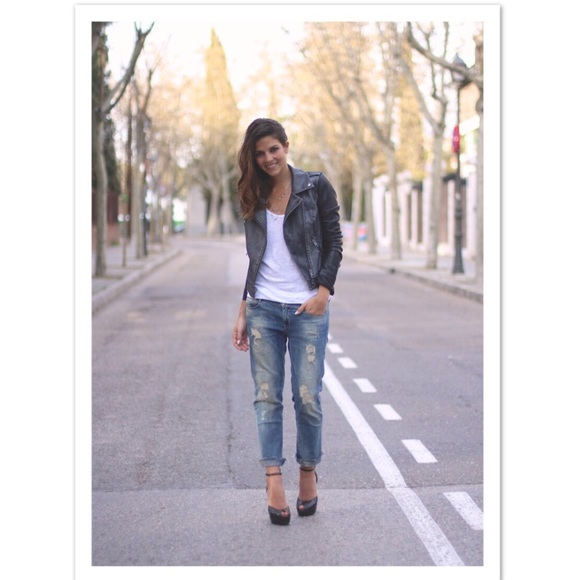 Theory Denim - 🔥TODAY'S STEAL🔥Theory Distressed Boyfriend Jeans