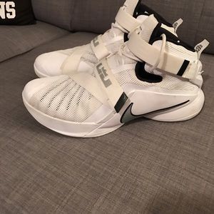 LeBron Soldier Basketball Shoes