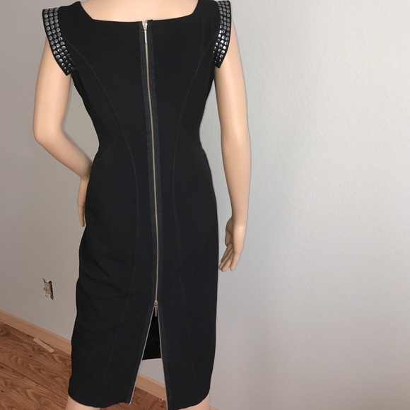 Sleeveless Black Dress Zipper from Top to Bottom - Picture 5 of 9