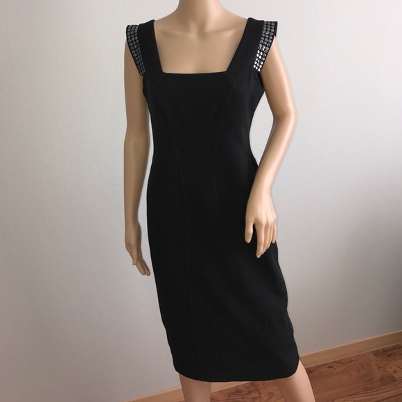 Sleeveless Black Dress Zipper from Top to Bottom - Picture 6 of 9