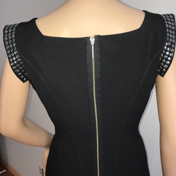 Sleeveless Black Dress Zipper from Top to Bottom - Picture 7 of 9