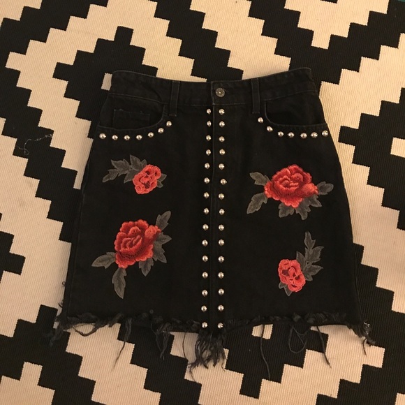 FLASH SALE ๐Host Pick ๐CarMar Rose Skirt - Picture 3 of 4