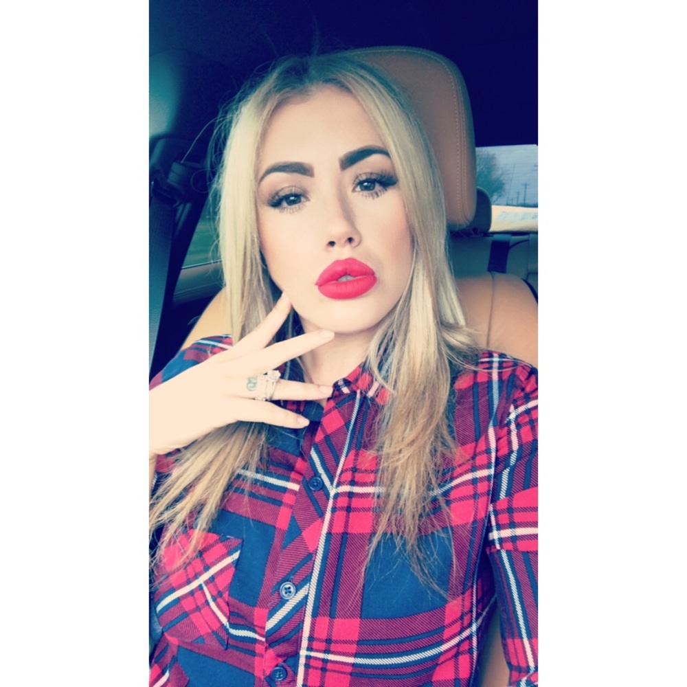 Meet your Posher, Alexis