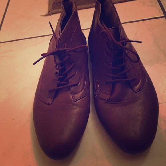 Brown Bootes - Picture 1 of 3