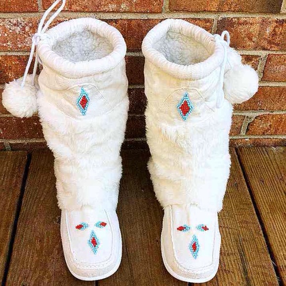 WHITE SUEDE POMPOM FUR WEDGE BOOTS - Picture 3 of 4