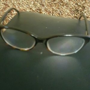 Meet your Posher, Edwina