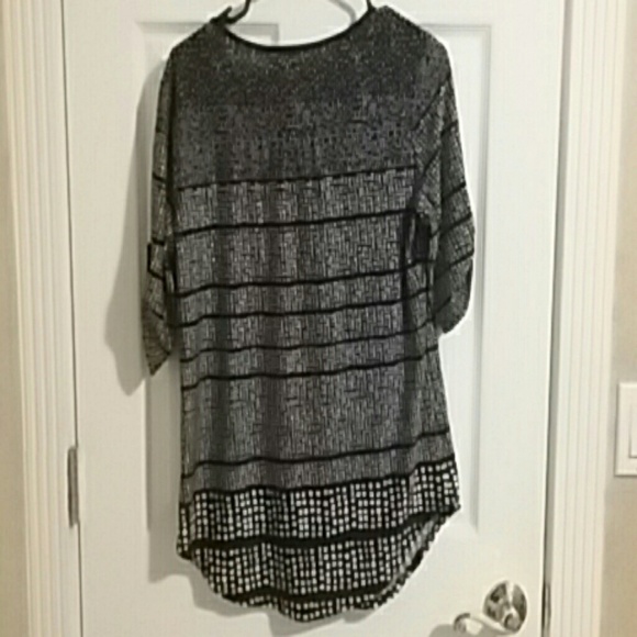 Navy blue blouse. - Picture 2 of 3