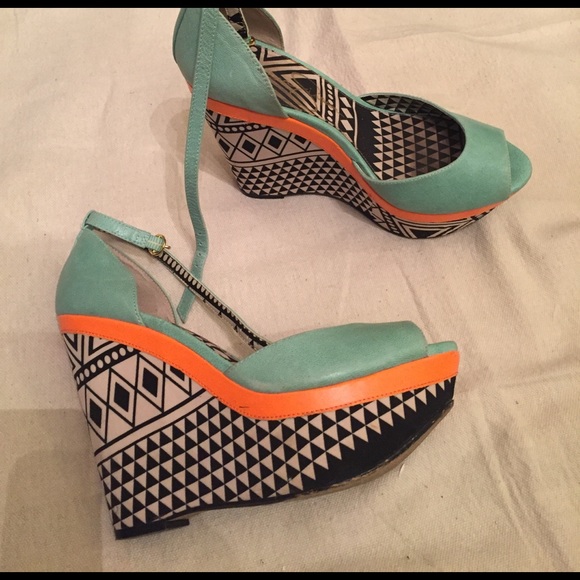 Shoes👣👣👣👣 - Picture 2 of 2