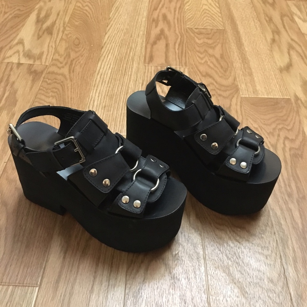 UNIF Bound Platform Sandals - NEVER WORN size 6