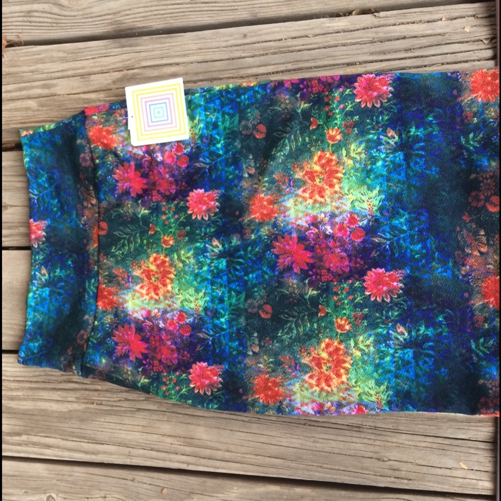 BNWT Brand new LulaRoe Cassie skirt