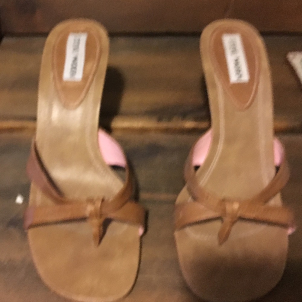 Brown heels/sandals.