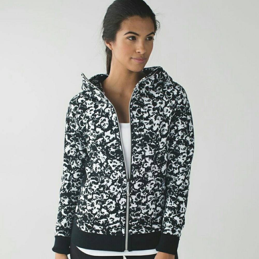 Lululemon Scuba Hoodie III
Fleur Sombre White Blac