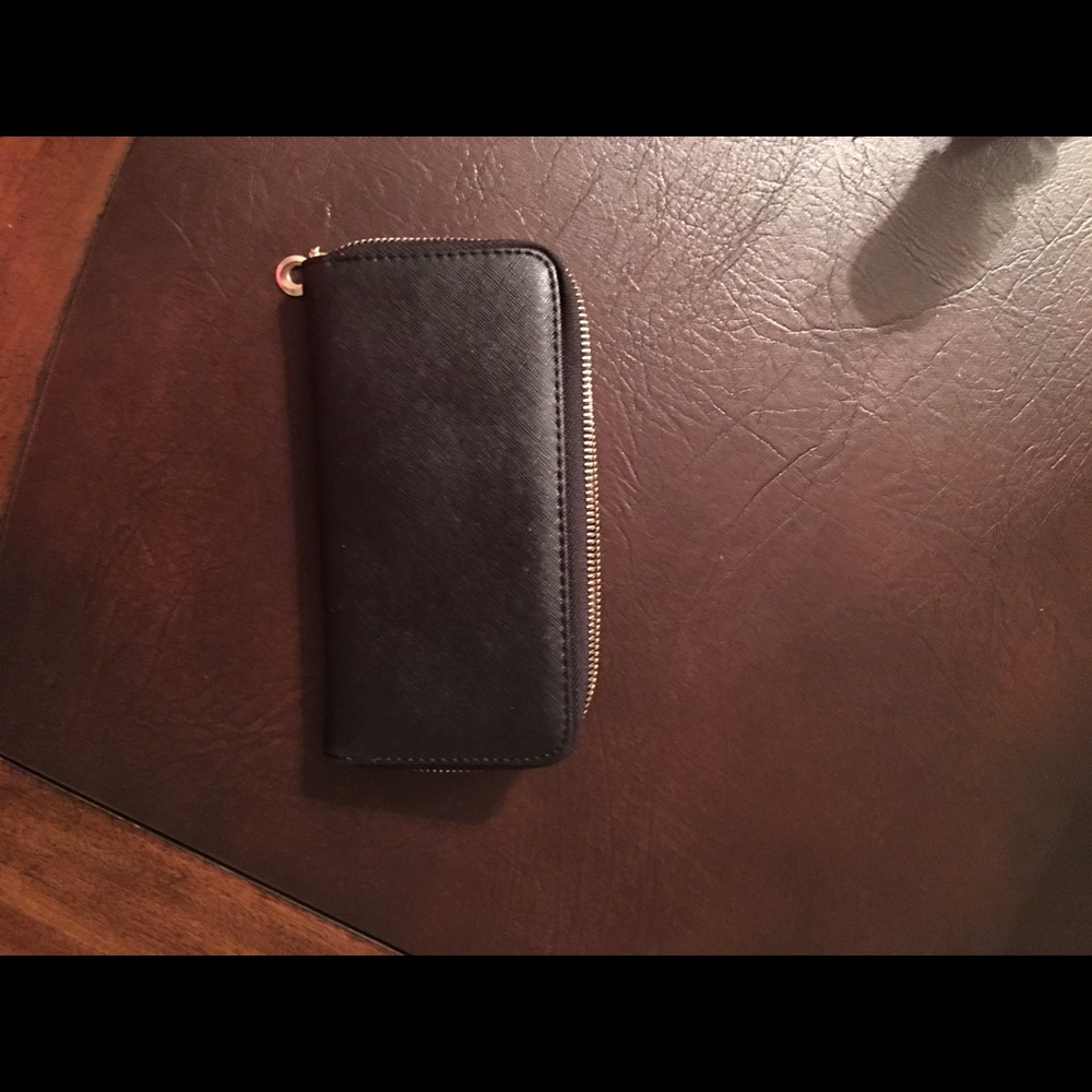 💜 SALE 💜 .........Ladies Wallet (Black or Pink) - Picture 6 of 7