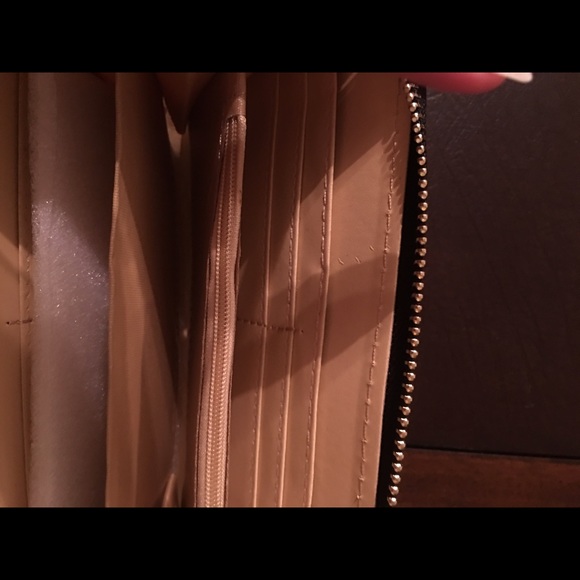 💜 SALE 💜 .........Ladies Wallet (Black or Pink) - Picture 5 of 7