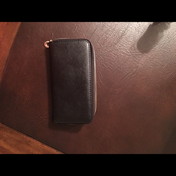 💜 SALE 💜 .........Ladies Wallet (Black or Pink) - Picture 6 of 7