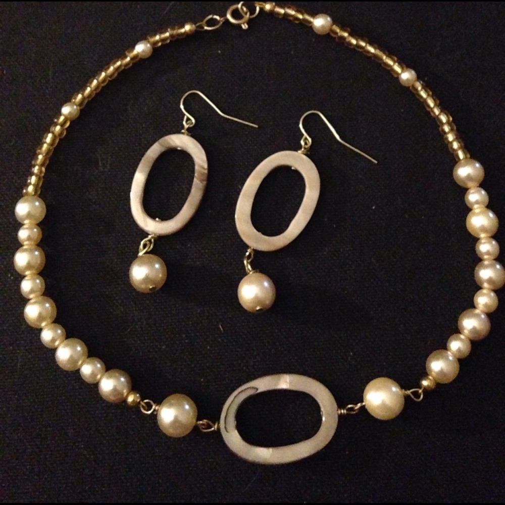 Necklace w/earrings set