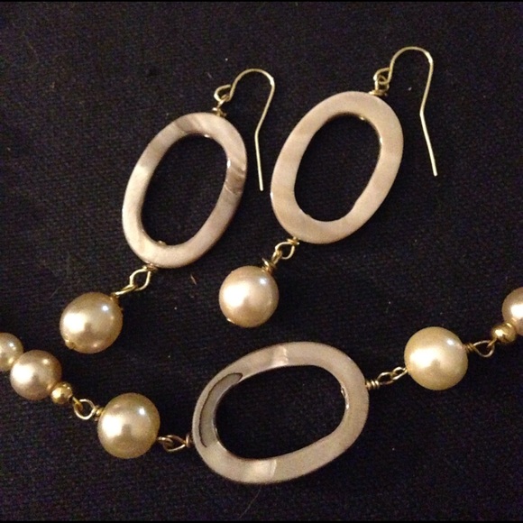 Necklace w/earrings set - Picture 2 of 2