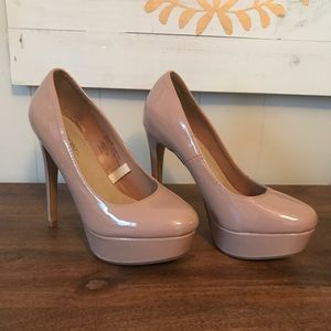 Nude/blush pumps