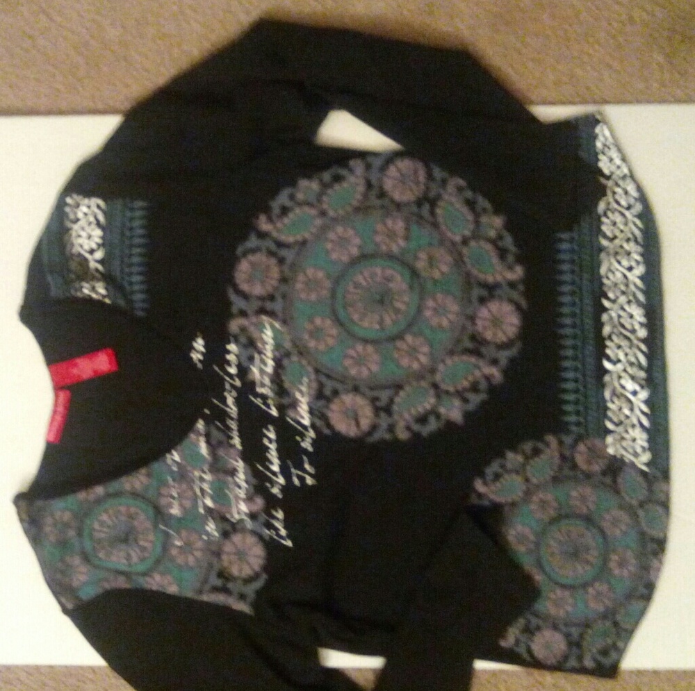 Decorative tee