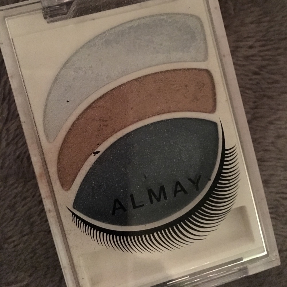 Makeup- smoky eye for blue eyes😍