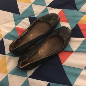 TOMS flats