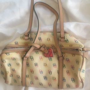 Small Dooney & Bourke purse Small Dooney & Bourke purse