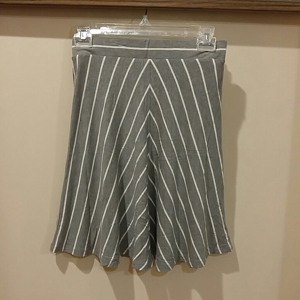 Uniqlo Rayon Flare Skirt
