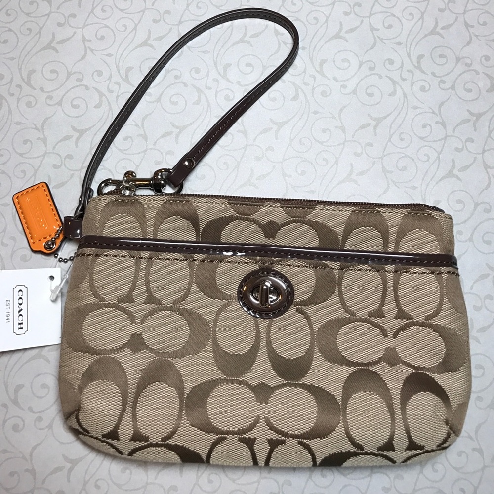 🎉HP🎉 NWT Coach Wristlet