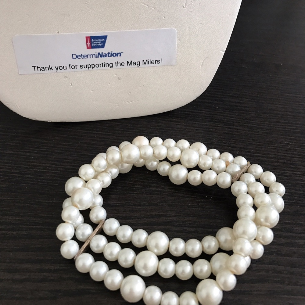 Faux Pearl Elastic Bracelet with Silver Bar Detail