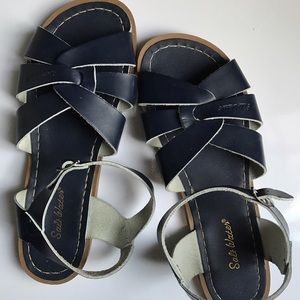 Navy Blue women's Saltwater Sandals size 9