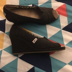 TOMS wedges