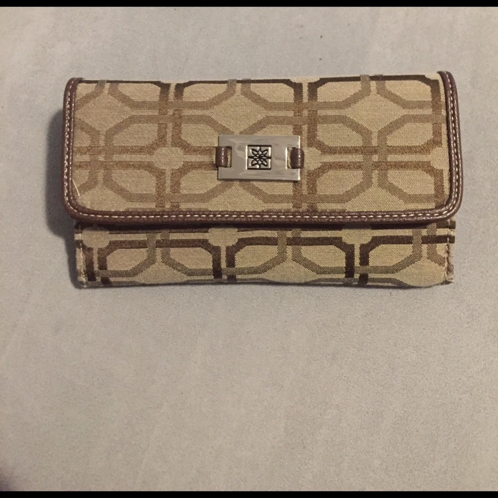 Tan wallet