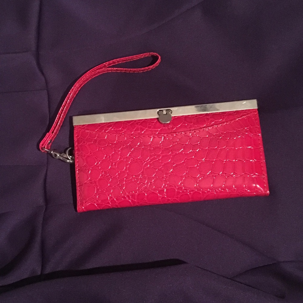 Red textured wristlet/clutch