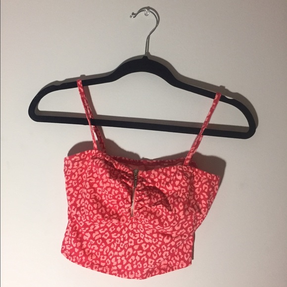 Leopard print crop top🐆 - Picture 2 of 2