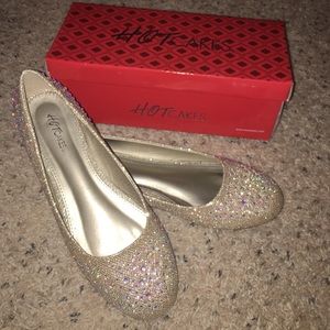 Hot Cakes Gold glitters flat