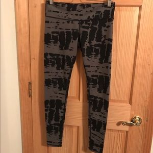 Alo Airbrush Legging, Black/Gray, Medium