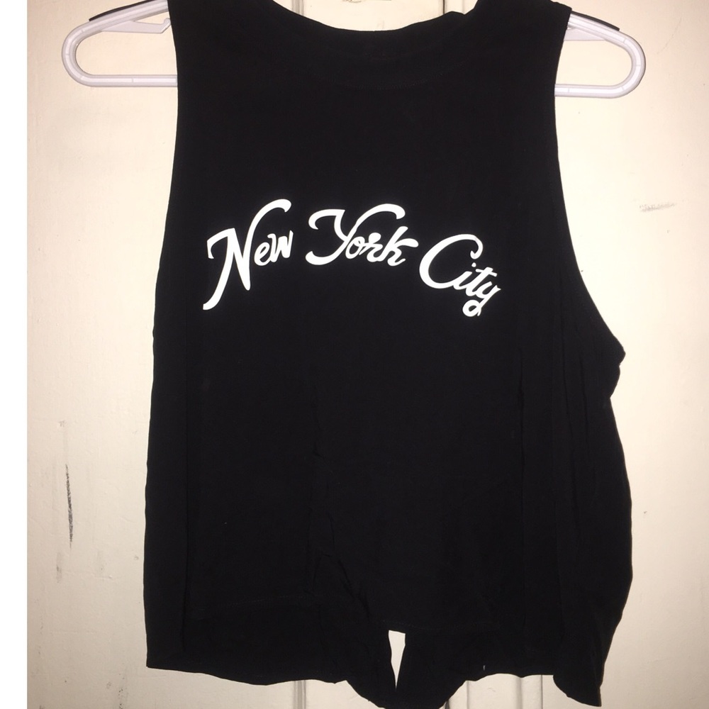 🆕✨New York City Split Back Top🆕✨